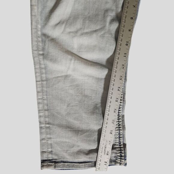 Rock Revival Women Jeans Yazhi Easy Crop Leg light wash with fading Size 32 - Picture 8 of 13